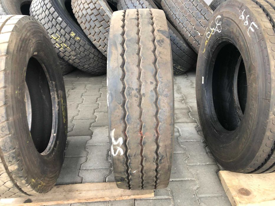 Opona ciężarowa używana 215/75R17.5 PIRELLI ST:01 / 8-10mm Opona ciężarowa używana 215/75R17.5 PIRELLI ST:01 / 8-10mm