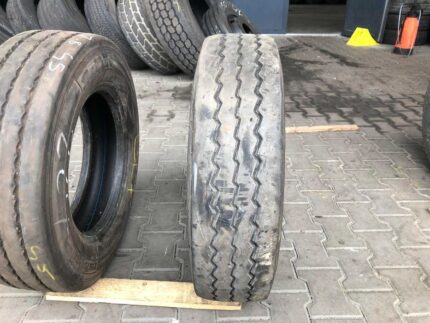  Opona ciężarowa używana 215/75R17.5 PIRELLI ST55 / 7-8mm