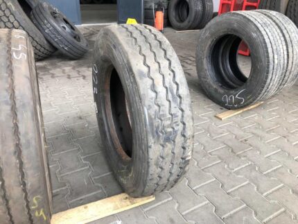 Opona ciężarowa używana 215/75R17.5 PIRELLI ST55 / 7-8mm