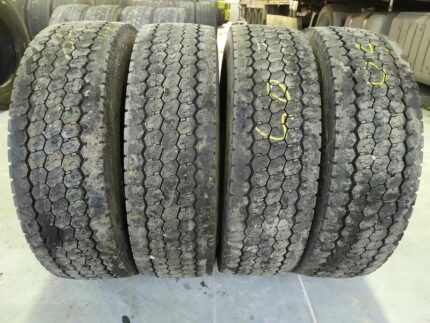 Opony ciężarowe używana 215/75R17.5 PIRELLI TR:01 TRIATHLON / 7-8mm