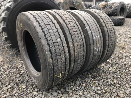 Opony ciężarowe używana 215/75R17.5 SEMPERIT RUNNER D2 / 8-10mm