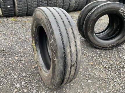  Opona ciężarowa używana 215/75R17.5 SEMPERIT RUNNER T2 / 10-11mm