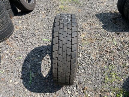  Opony ciężarowe używana 215/75R17.5 SEMPERIT TRANS-STEEL / 8-9mm