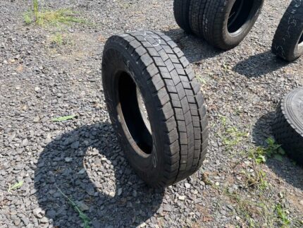 Opony ciężarowe używana 215/75R17.5 SEMPERIT TRANS-STEEL / 8-9mm