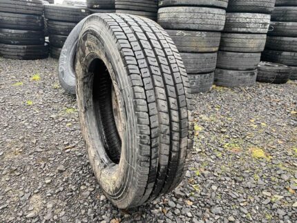  Opona ciężarowa używana 215/75R17.5 SYRON K-TIR 175M1 / 11-12mm