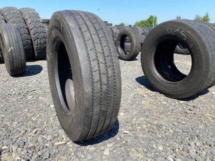  Opona ciężarowa używana 215/75R17.5 UNIROYAL FH40 / 8-9mm