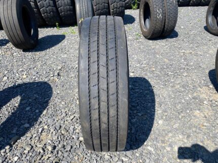 Opona ciężarowa używana 215/75R17.5 UNIROYAL FH40 / 8-9mm
