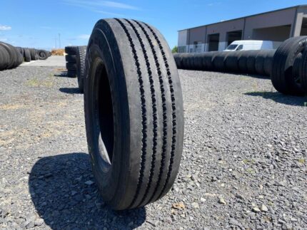 Opona ciężarowa używana 215/75R17.5 UNIROYAL MONOPOLY TH110 / 11mm