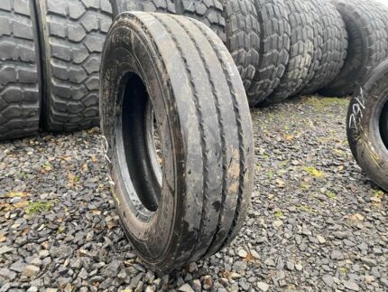  Opona ciężarowa używana 215/75R17.5 UNIROYAL TH40 / 8-9mm
