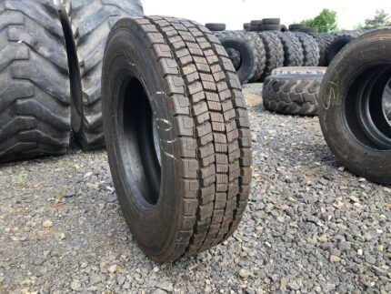  Opona ciężarowa używana 225/75R17.5 SEMPERIT RUNNER D2 / 100% BIEŻNIKA