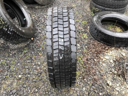 Opona ciężarowa używana 225/75R17.5 UNIROYAL DH40 / 13-15mm