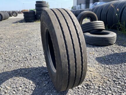 Opona ciężarowa używana 235/75R17.5 SEMPERIT RUNNER T2 / 11mm