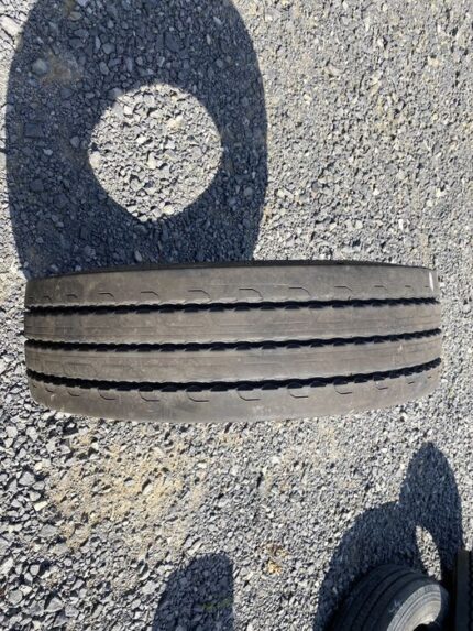 Opona ciężarowa używana 235/75R17.5 SEMPERIT RUNNER T2 / 11mm