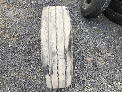 Opona ciężarowa używana 235/75R17.5 BRIDGESTONE R168 / 7-8mm