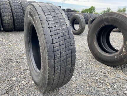  Opona ciężarowa używana 235/75R17.5 CONTINENTAL CONTI HYBRID LD3 / 9-11mm