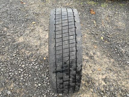 Opona ciężarowa używana 235/75R17.5 CONTINENTAL CONTI HYBRID LD3 / 8-11mm