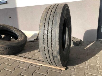  Opona ciężarowa używana 235/75R17.5 CONTINENTAL LSR1+ / 7-9mm