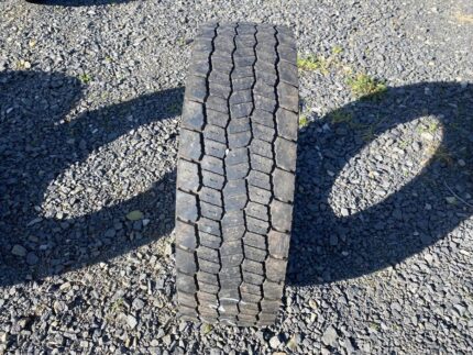 Opona ciężarowa używana 235/75R17.5 CONTINENTAL CONTI SCANDINAVIA LD3 / 8-9mm