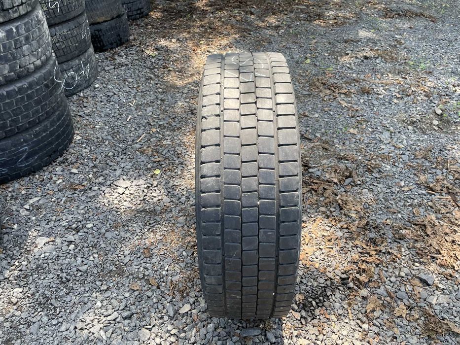 Opona ciężarowa używana 235/75R17.5 DUNLOP SP444 / 8-9mm Opona ciężarowa używana 235/75R17.5 DUNLOP SP444 / 8-9mm