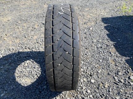 Opona ciężarowa używana 235/75R17.5 GOODYEAR KMAX D / 6-9mm