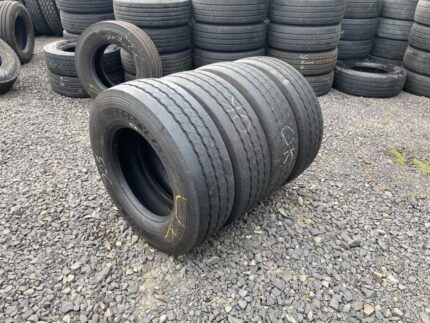 Opony ciężarowe używana 235/75R17.5 GOODYEAR KMAX T / 8-9mm
