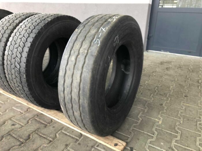 Opona ciężarowa używana 235/75R17.5 GOODYEAR REGIONAL RHT II / 5-7mm