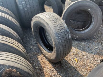 Opona ciężarowa używana 235/75R17.5 HANKOOK SMART FLEX AH35 / 9-10mm