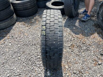  Opona ciężarowa używana 235/75R17.5 MICHELIN XDE2 / 9-12mm