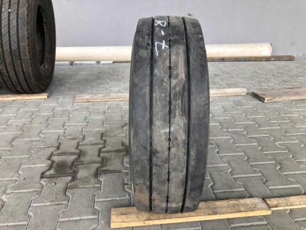  Opona ciężarowa używana 235/75R17.5 MICHELIN X MULTI T / 7-8mm