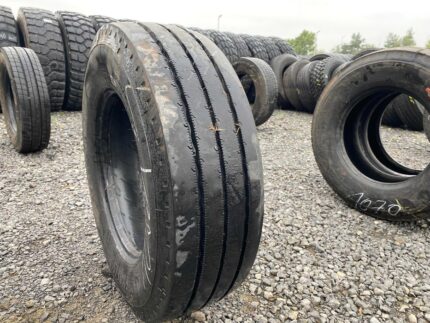 Opona ciężarowa używana 235/75R17.5 MICHELIN XTA2 / 13mm