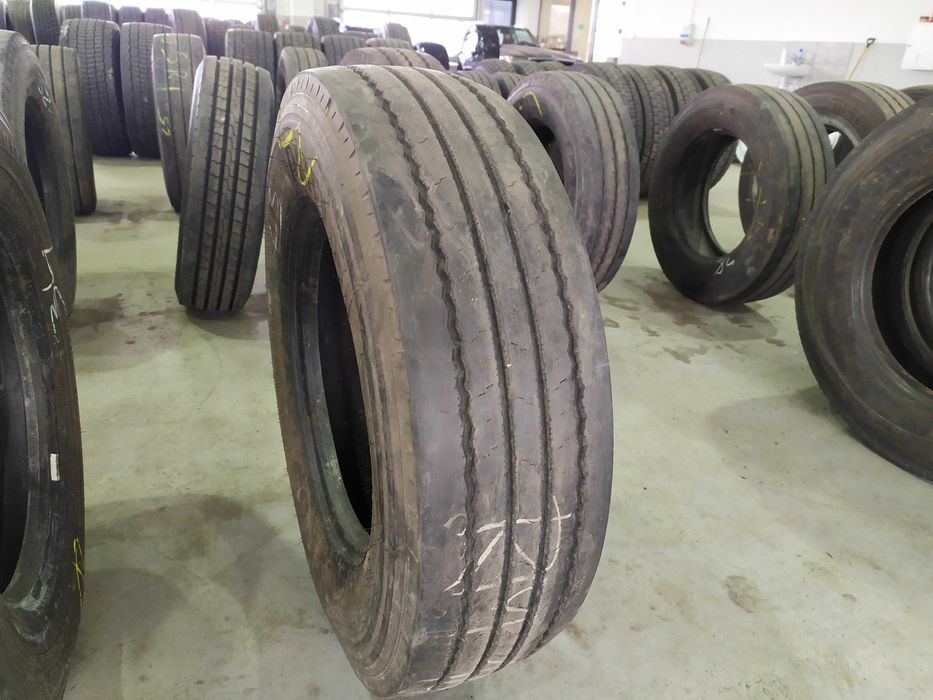 Opona ciężarowa używana 235/75R17.5 PIRELLI FR85 / 8-9mm Opona ciężarowa używana 235/75R17.5 PIRELLI FR85 / 8-9mm