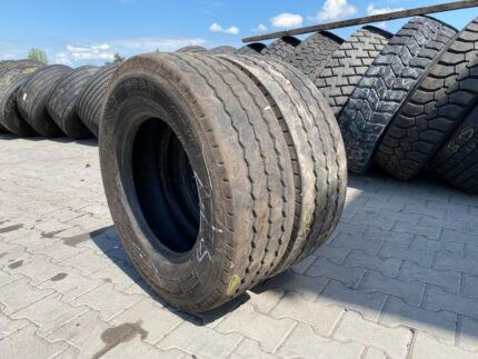 Opony ciężarowe używana 235/75R17.5 PIRELLI ST:01 / 7-9mm