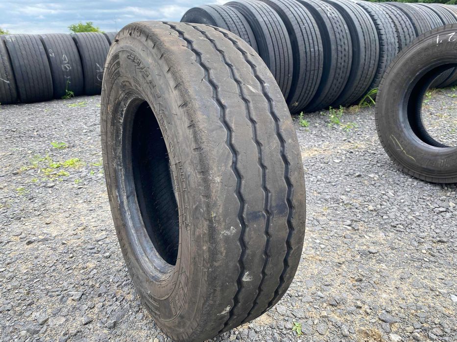 Opona ciężarowa używana 235/75R17.5 PIRELLI ST:01 / 7-8mm Opona ciężarowa używana 235/75R17.5 PIRELLI ST:01 / 7-8mm