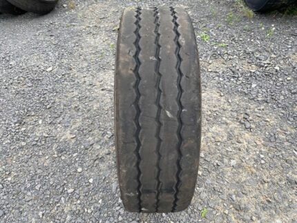Opona ciężarowa używana 235/75R17.5 PIRELLI ST:01 / 7-8mm
