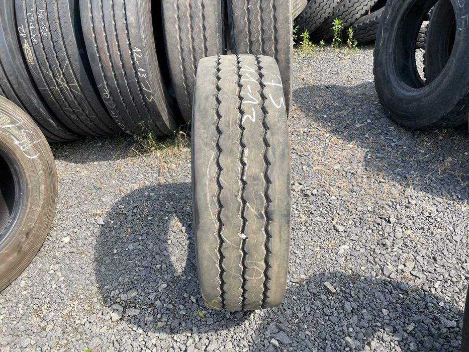 Opona ciężarowa używana 235/75R17.5 PIRELLI ST:01 / 11-12mm Opona ciężarowa używana 235/75R17.5 PIRELLI ST:01 / 11-12mm
