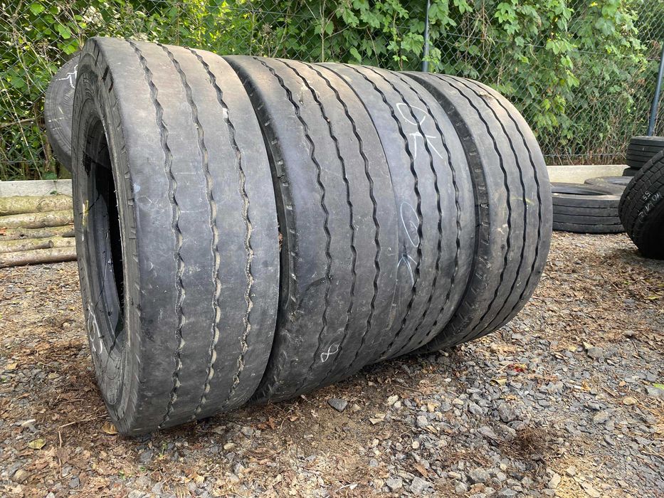 Opony ciężarowe używana 235/75R17.5 PIRELLI ST:01 / POGŁĘBIANE Opony ciężarowe używana 235/75R17.5 PIRELLI ST:01 / POGŁĘBIANE