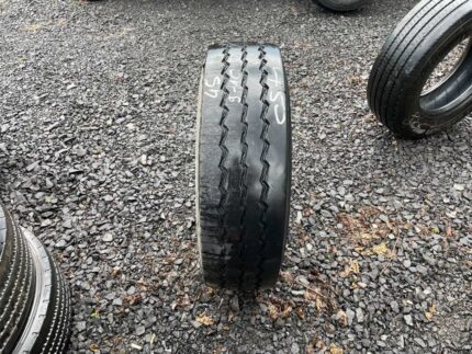  Opona ciężarowa używana 235/75R17.5 PIRELLI ST55 / 9-10mm