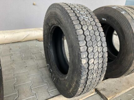 Opona ciężarowa używana 235/75R17.5 PIRELLI TR:01 TRIATHLON / 10-11mm