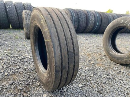 Opona ciężarowa używana 235/75R17.5 SEMPERIT RUNNER T2 / 10-11mm