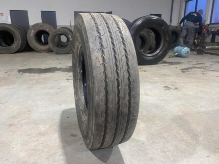  Opona ciężarowa używana 235/75R17.5 SEMPERIT RUNNER T2 / 12mm