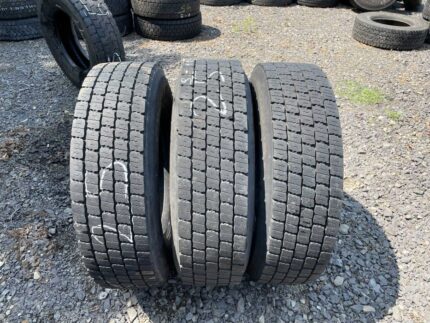  Opony ciężarowe używana 235/75R17.5 BIEŻNIKOWANA TYP KOSTKA / 9-10mm