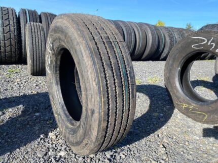  Opona ciężarowa używana 235/75R17.5 UNIROYAL R3000 MONOPOLY / 13mm