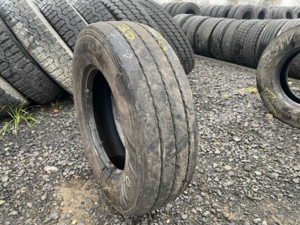  Opona ciężarowa używana 235/75R17.5 UNIROYAL TH40 / 7-8mm
