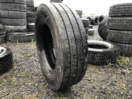  Opona ciężarowa używana 235/75R17.5 UNIROYAL TH40 / 8-10mm