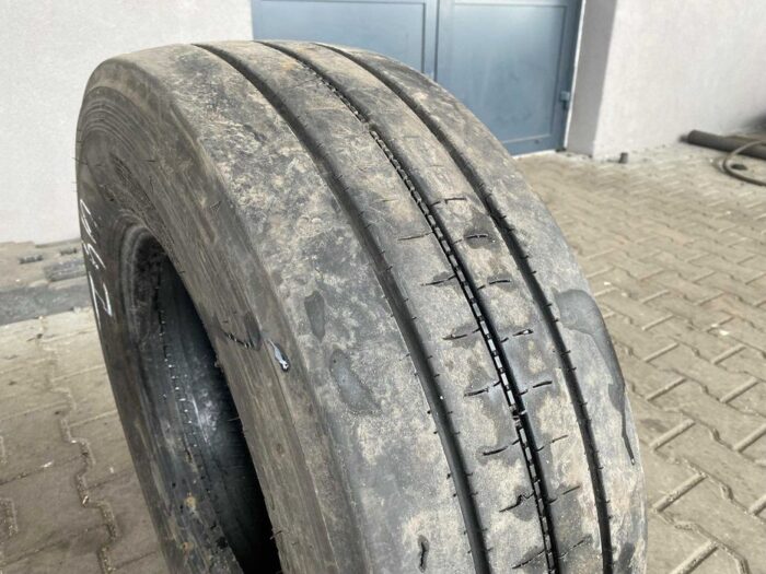 Opona ciężarowa używana 245/70R17.5 BRIDGESTONE R-STEER 002 / 7-8mm