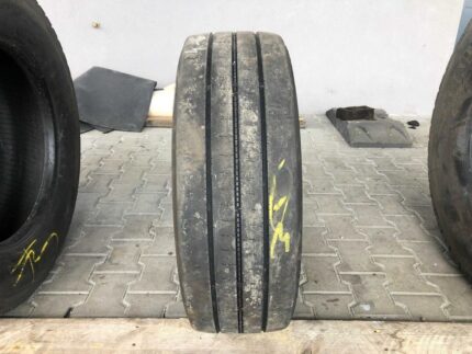  Opona ciężarowa używana 245/70R17.5 BRIDGESTONE R-STEER 002 / 8-11mm