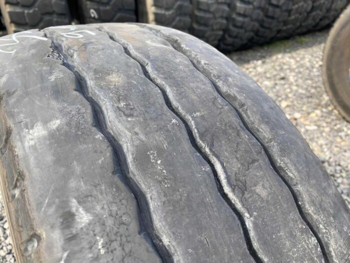 Opona ciężarowa używana 245/70R17.5 BRIDGESTONE R168 / 9-10mm