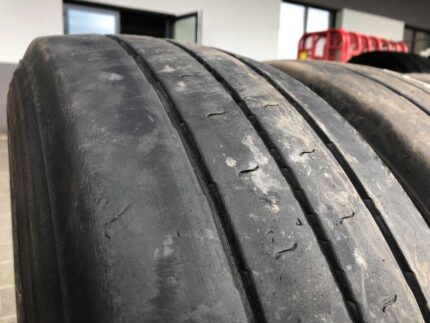 Opony ciężarowe używana 245/70R17.5 DUNLOP SP246 / 5-7mm