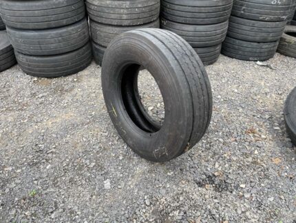 Opona ciężarowa używana 245/70R17.5 DUNLOP SP252 / 11-12mm