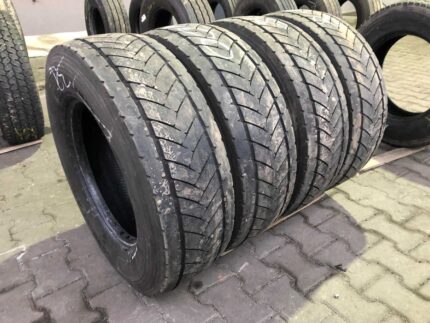 Opony ciężarowe używana 245/70R17.5 GOODYEAR KMAX D / 6-8mm